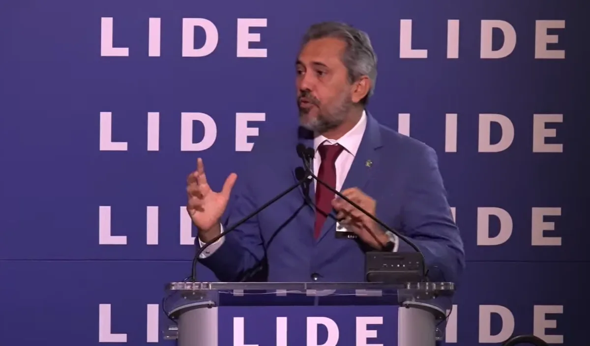 Elmano de Freitas é reeleito governador do Ceará no primeiro turno