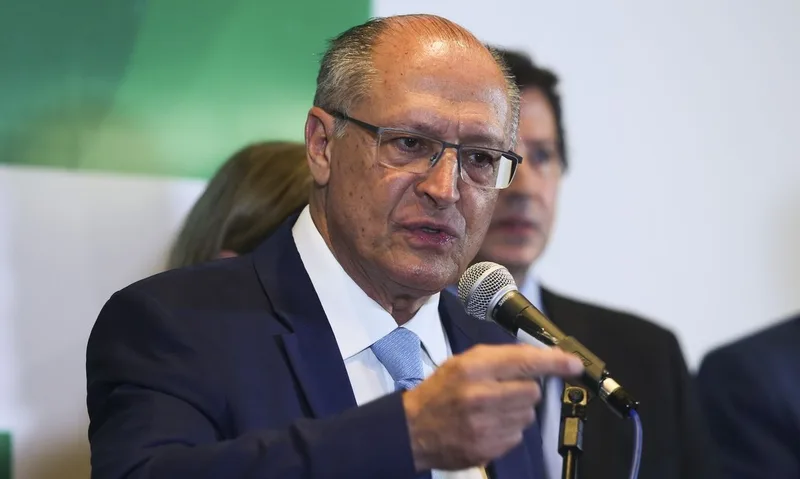 Alckmin defende apuração sobre repasses a campanhas de Tarcísio e Bolsonaro