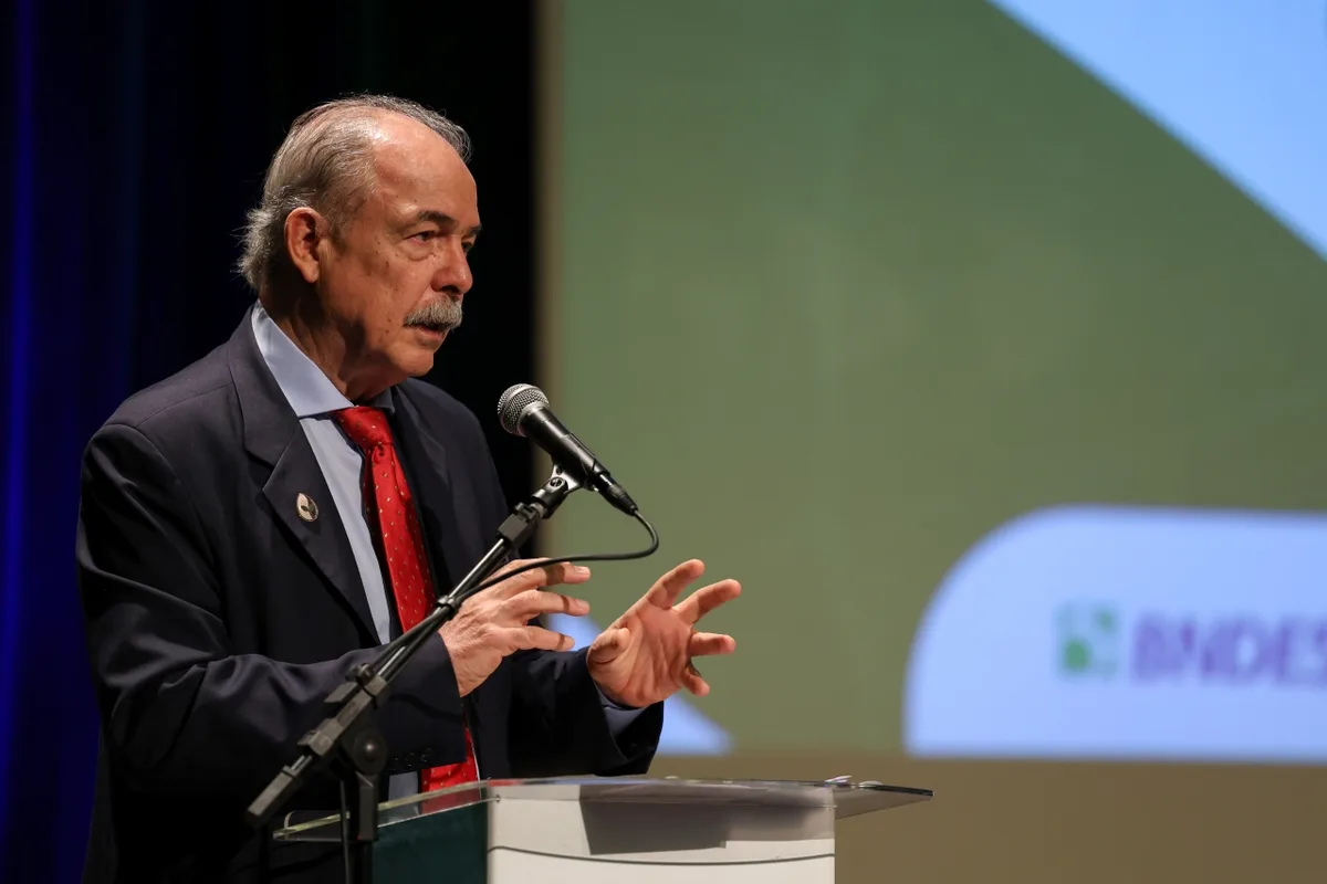 BNDES estuda experiências internacionais para mudar gestão do futebol