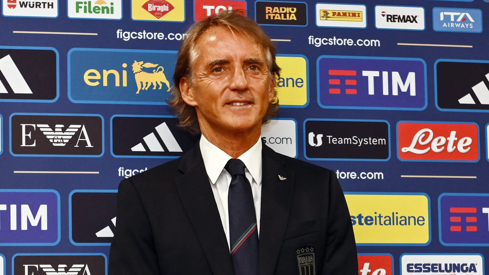 Mancini inicia nova passagem pela Itália com 4-3-3 e aposta em jovens
