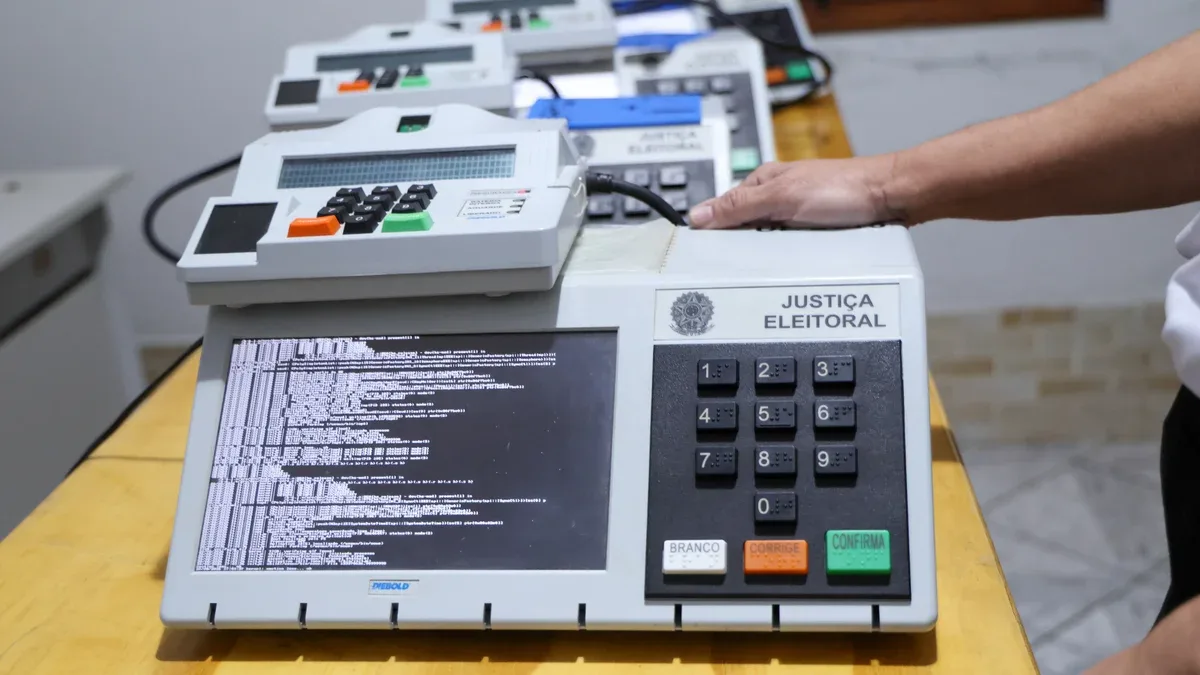 Software da urna passa por inspeção, assinatura digital e lacração