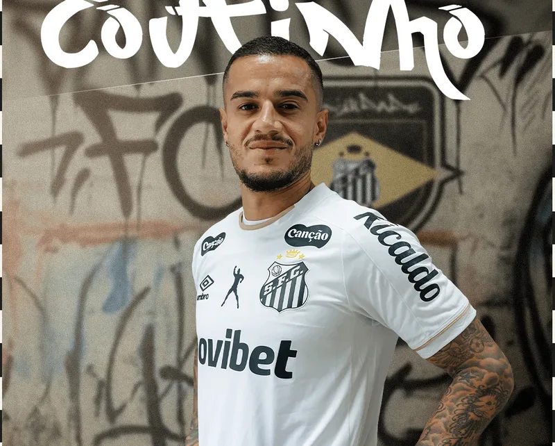 Coutinho assina com o Santos e reencontra Neymar no elenco alvinegro