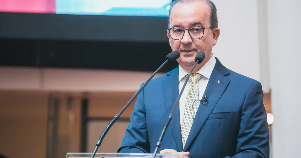 Jorginho Mello chega a 49% e amplia vantagem em pesquisa em SC