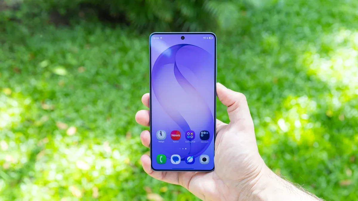 One UI 9 reúne novos controles, funções de IA e edição por comandos