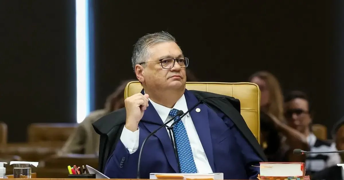 Dino leva ao plenário do STF decisão sobre posts ligados a Flávio Bolsonaro