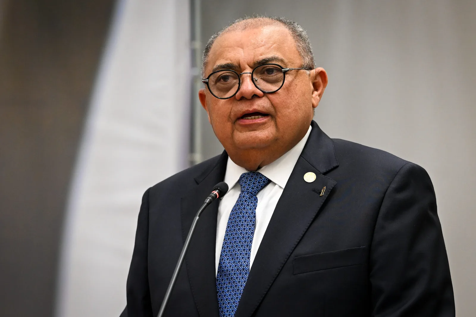 Obra reúne estudos penais e celebra trajetória de Teodoro Silva Santos no STJ