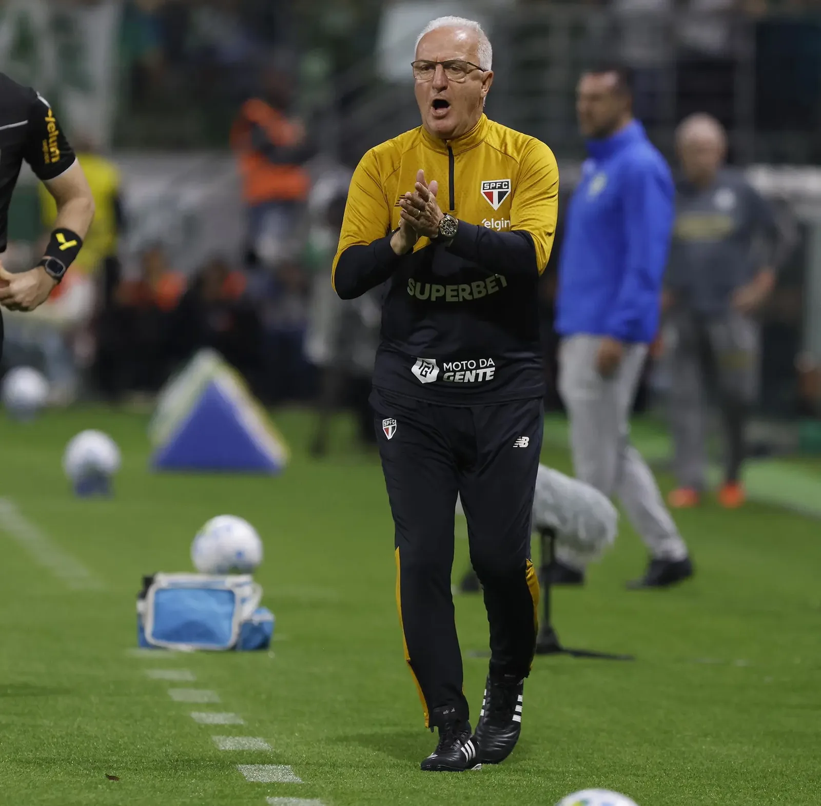 Dorival destaca foco interno do São Paulo antes de duelo com o Boca