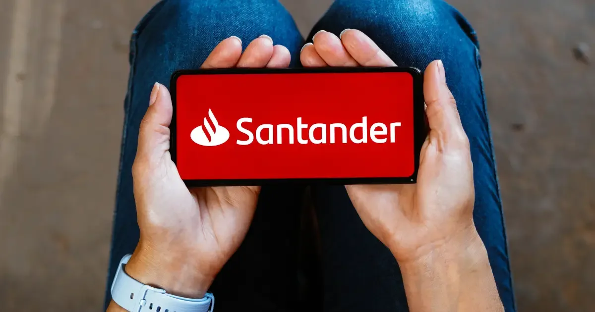Santander aponta sites falsos e WhatsApp entre golpes mais contestados em 2026