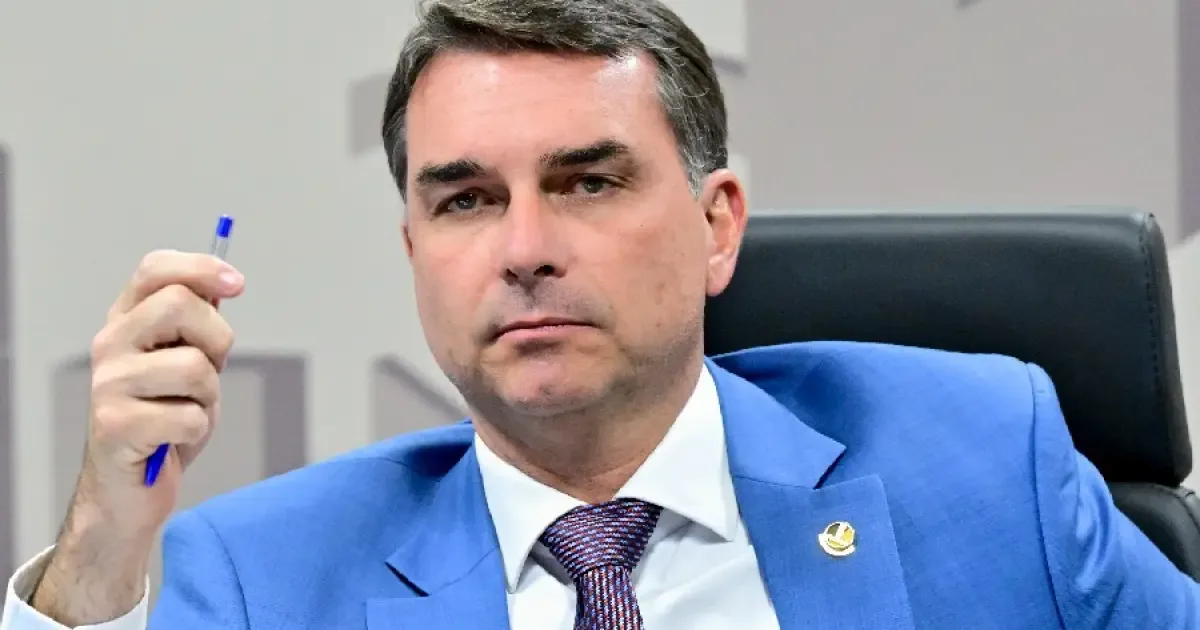 Flávio Bolsonaro leva ao STF queixa contra Lindbergh e Rogério Correia