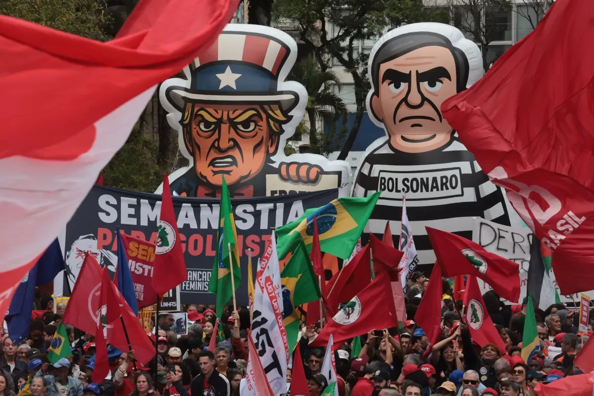 Ato na Praça da Sé reúne reivindicações por moradia, direitos e soberania
