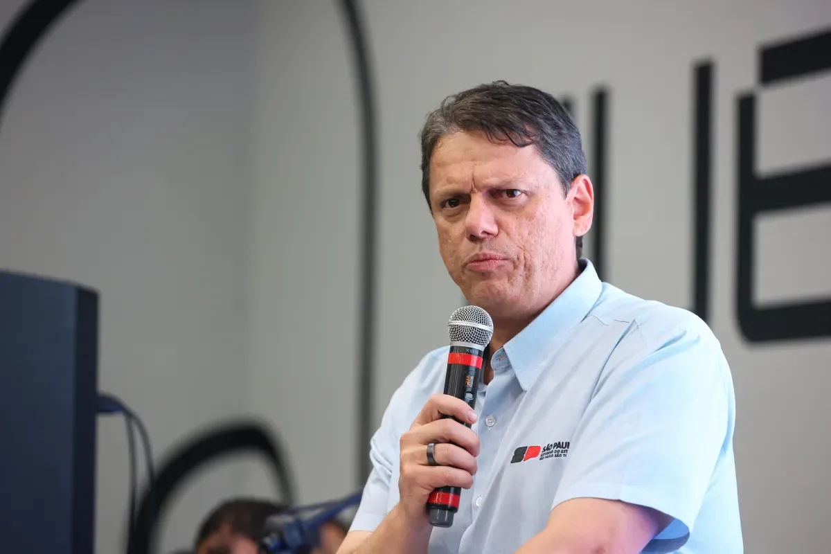 Tarcísio cobra transparência do STF e declara apoio a André Mendonça
