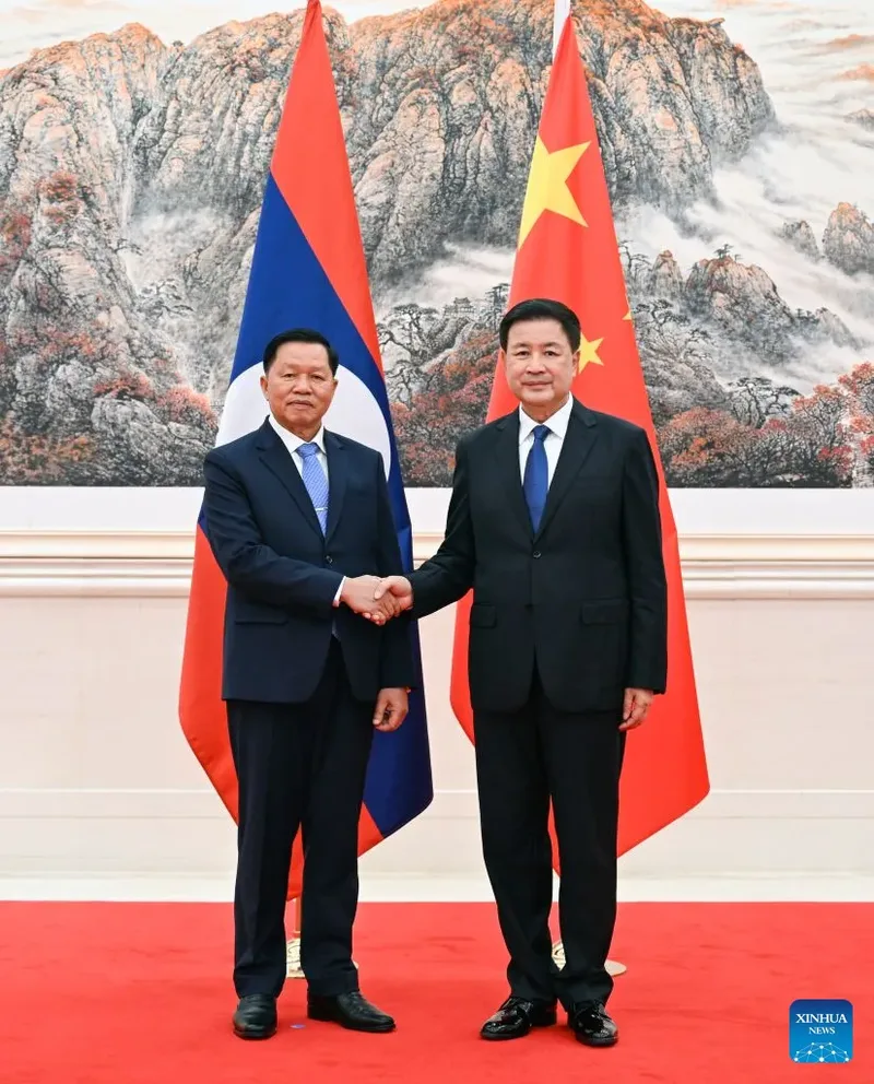 China amplia negociações de segurança com Laos e Uzbequistão