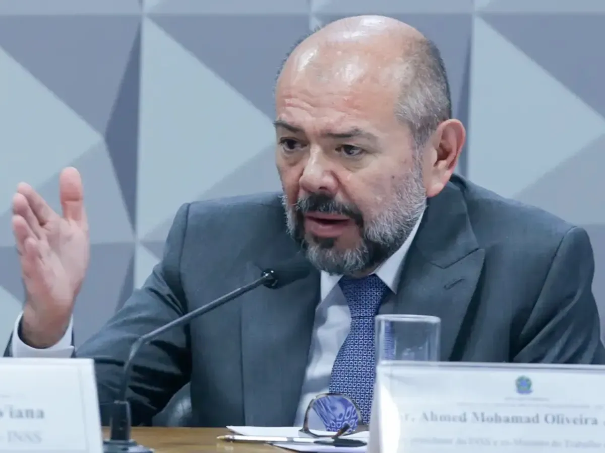 Mendonça suspende tornozeleira de ex-ministro investigado por fraudes no INSS