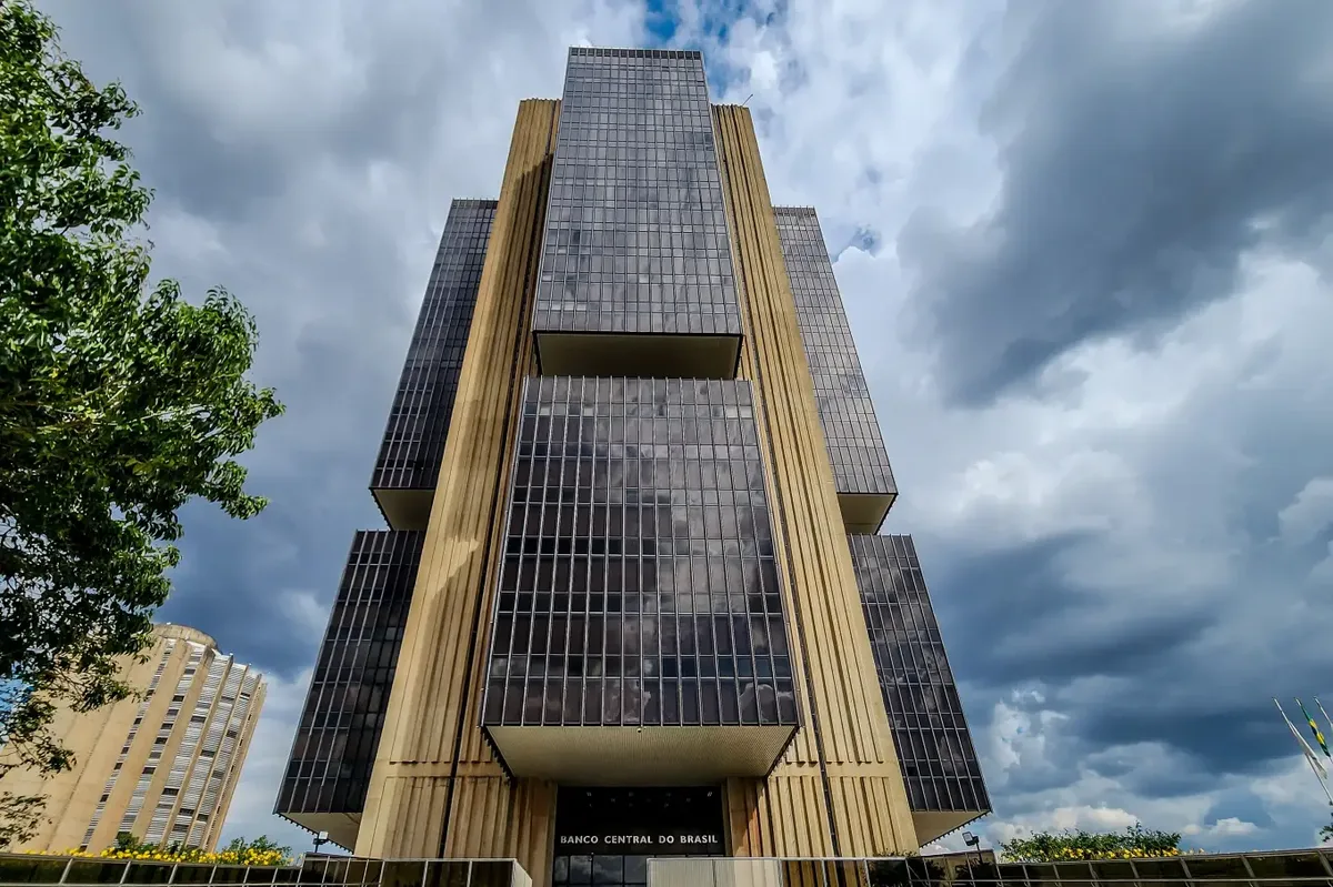 Focus eleva previsão de inflação para 2026 e reduz estimativa do PIB