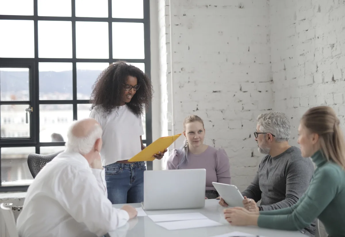 Jovens priorizam autonomia e bem-estar, e empresas repensam formação de líderes