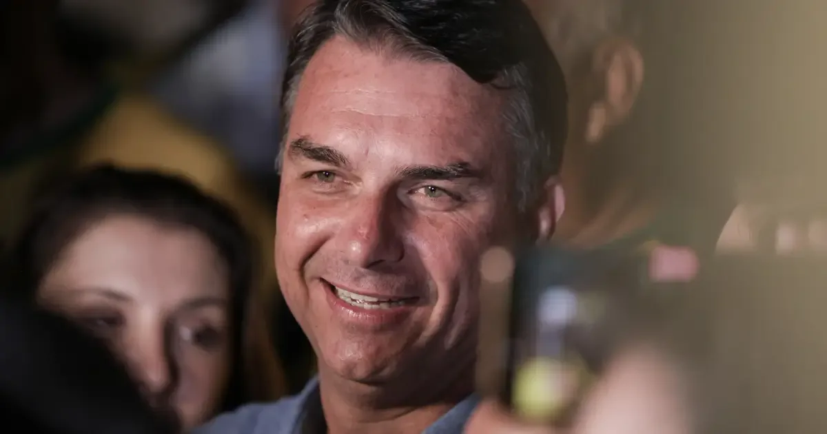 Flávio Bolsonaro concentra impulsionamento na última semana do primeiro turno