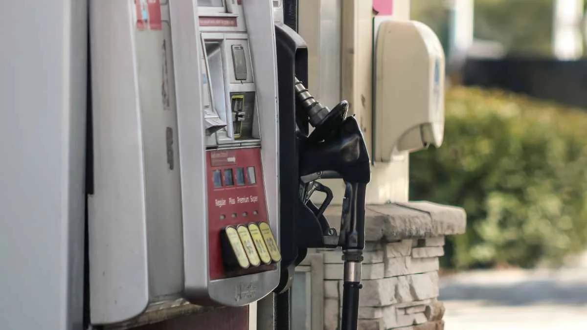 Decreto reduz tributos da gasolina e zera cobrança sobre etanol hidratado