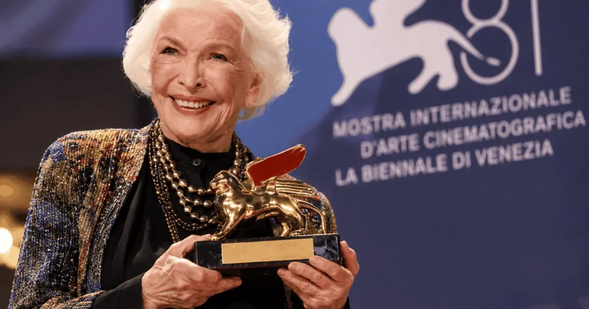 Ellen Burstyn é homenageada em Veneza e pede novos rumos aos EUA