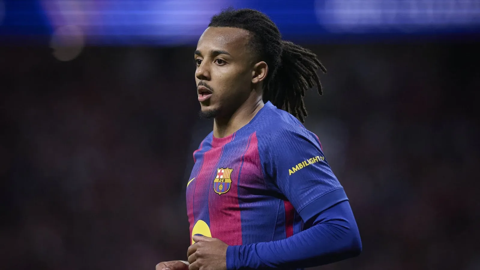 Koundé entra no radar de seis clubes, mas Barcelona mira venda em 2027