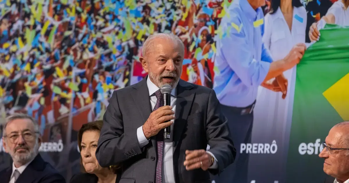 Lula diz que ajuste fiscal é obrigação e que pobres pagam por desequilíbrio