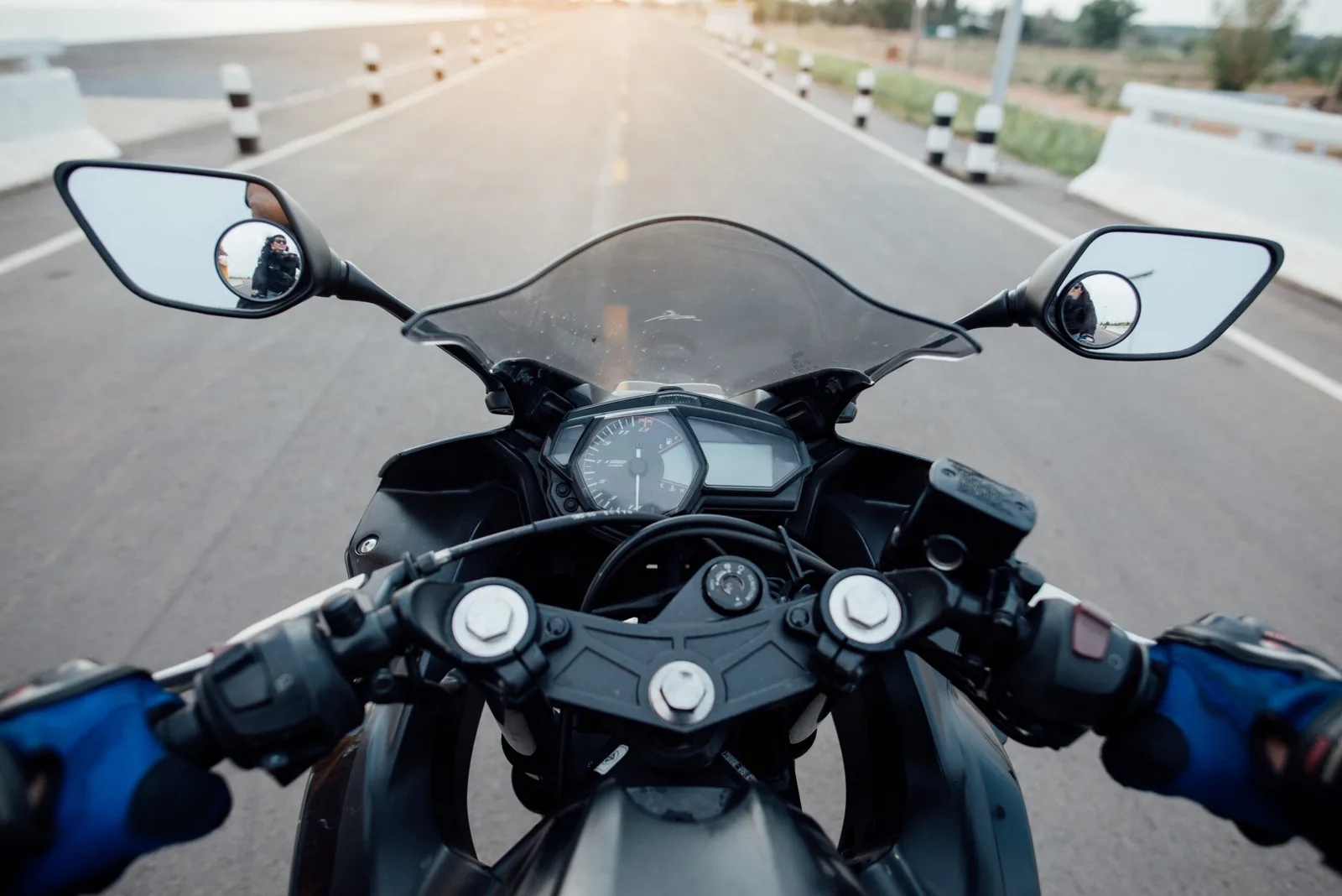 Falta de prova sobre intenção impede condenação por uso de moto oficial