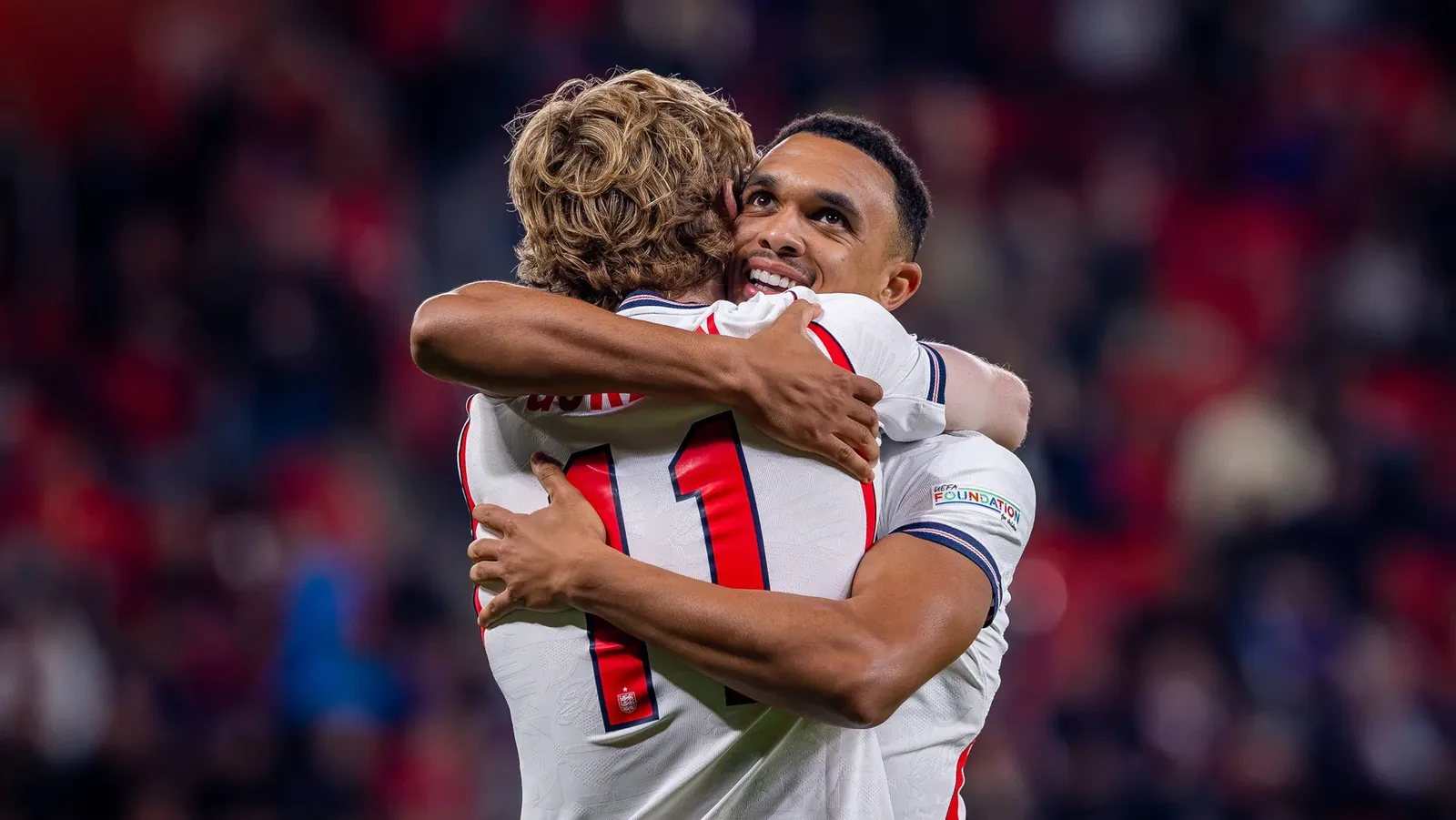 Alexander-Arnold retorna como titular e Inglaterra vence a Tchéquia
