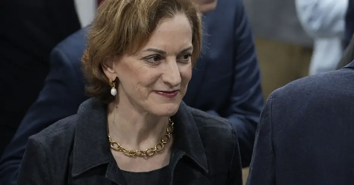 Anne Applebaum alerta para permanência de métodos totalitários
