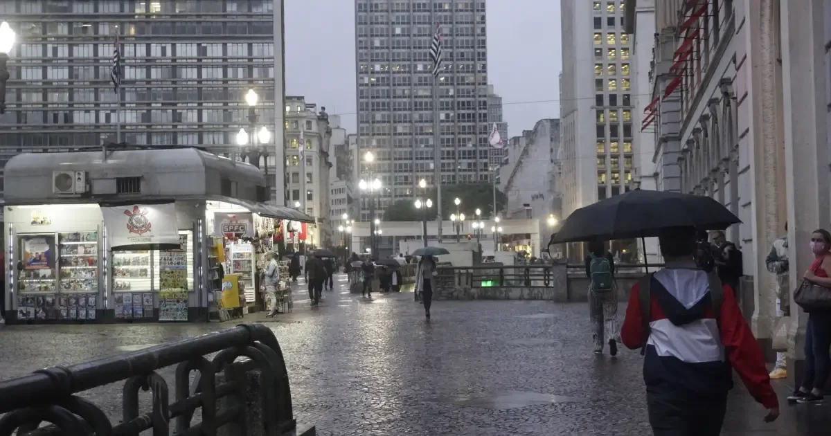 São Paulo tem chuva e máxima de 18°C nesta sexta-feira