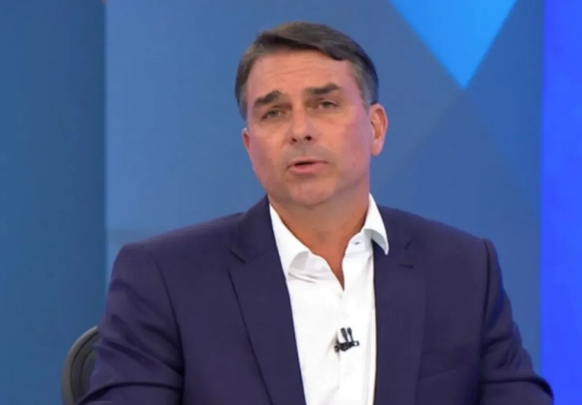 Flávio Bolsonaro confirma participação em debate mesmo sem Lula