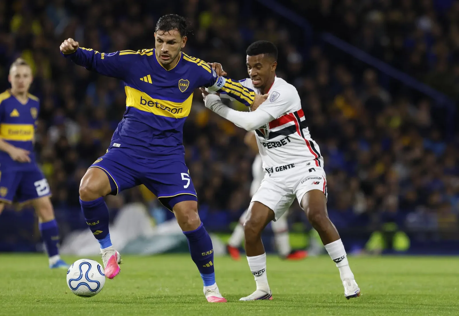 São Paulo enfrenta Boca Juniors por vaga na semifinal da Sul-Americana
