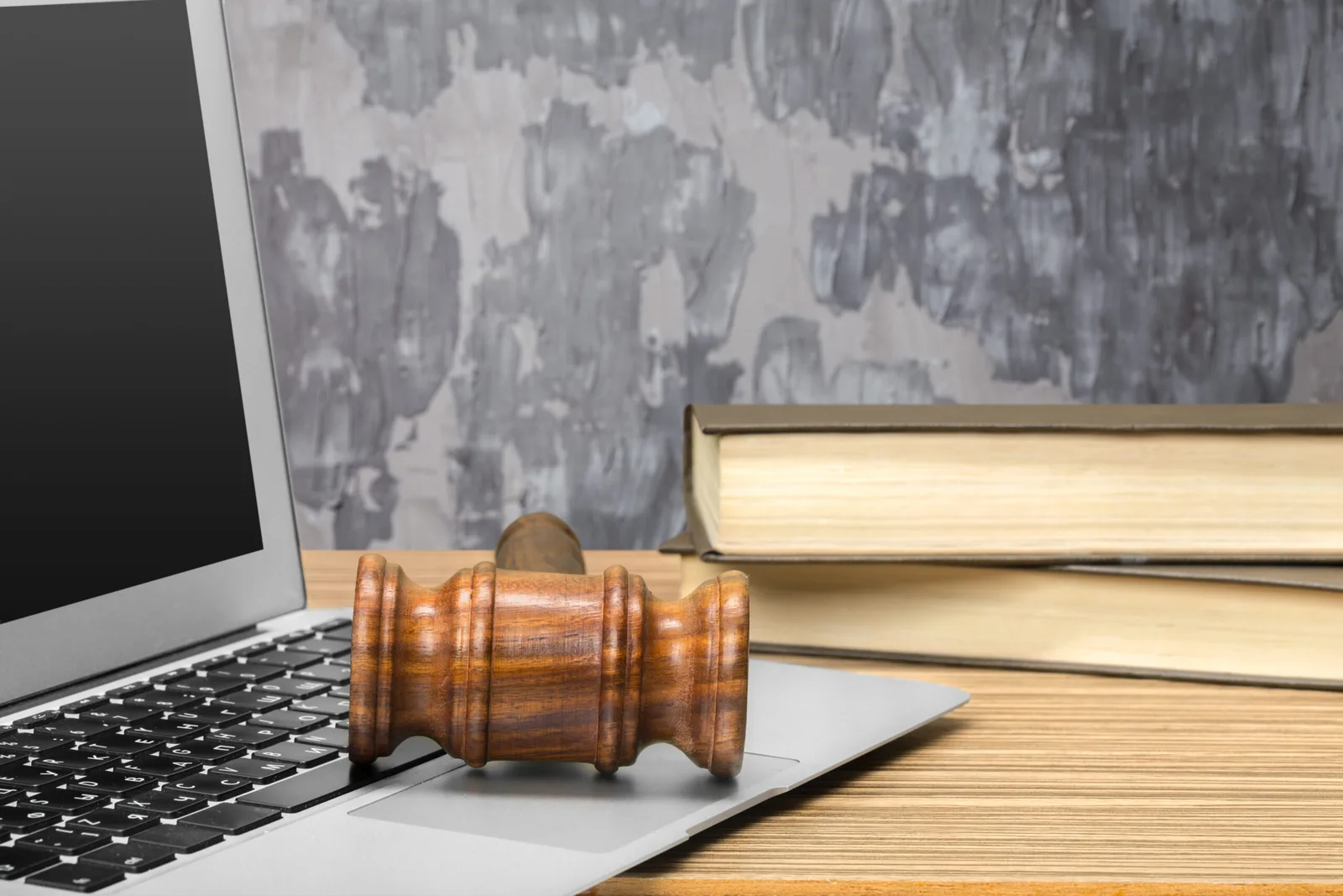 Como complementar a formação em Direito para enfrentar o mercado