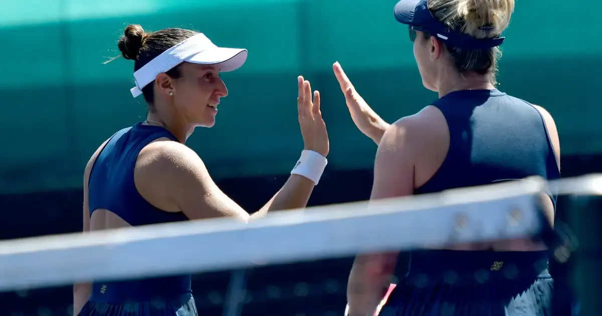 Stefani e Dabrowski viram decisão interrompida pela chuva no SP Open