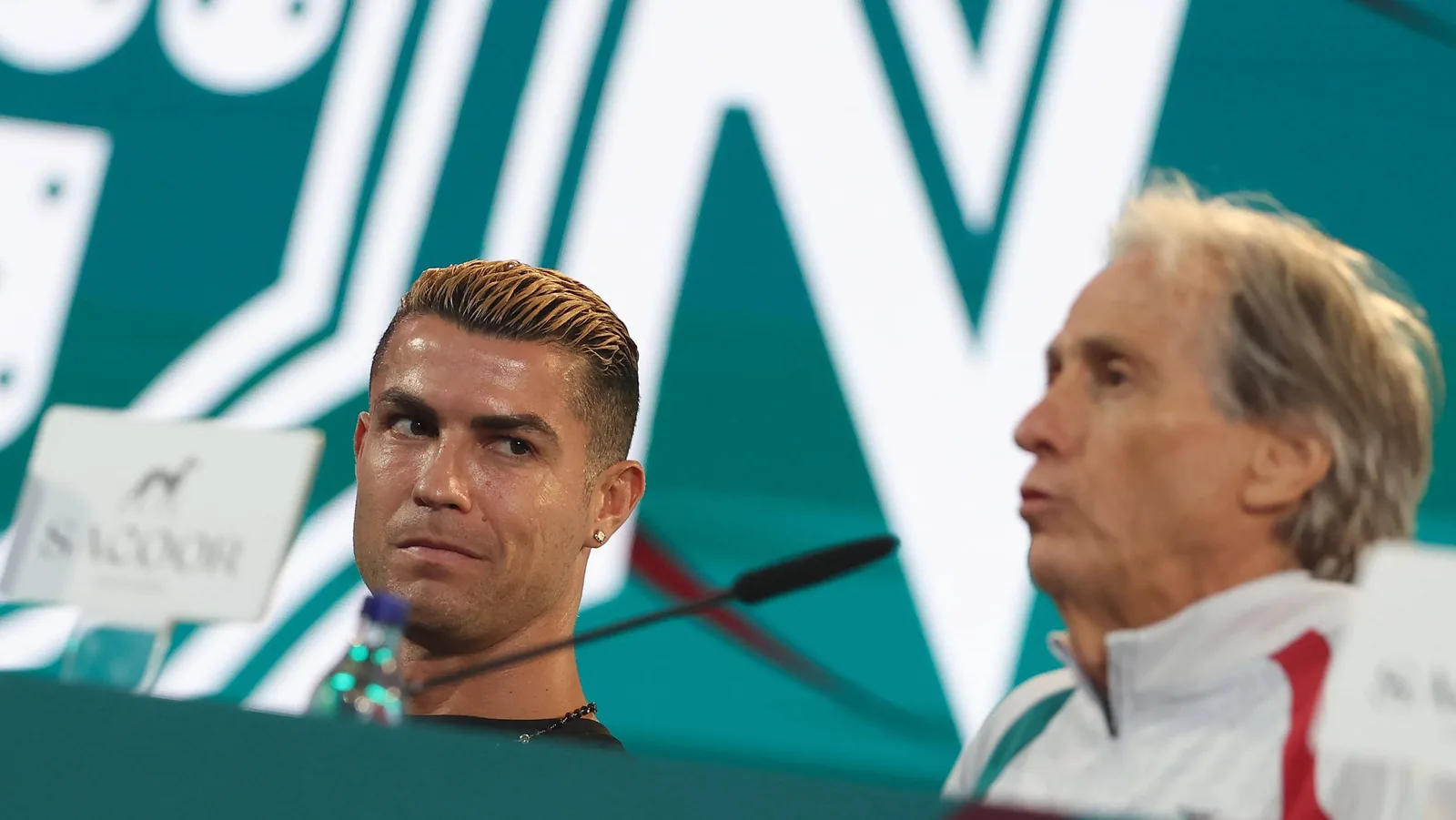 Cristiano Ronaldo volta a viver tensão com técnico de Portugal