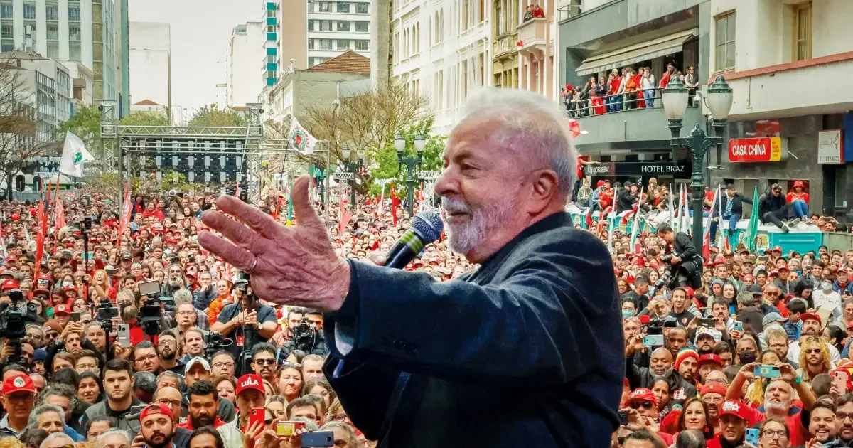 Lula amplia ações eleitorais e retoma críticas a Bolsonaro e Trump