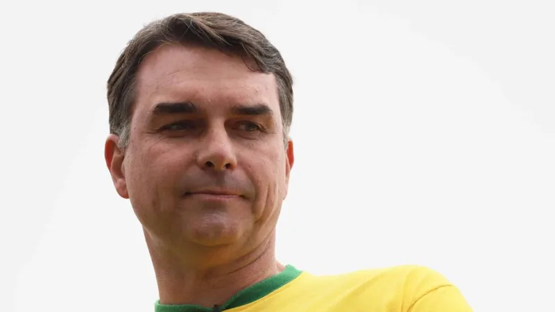 PT pede ao STF apuração sobre possível apoio estrangeiro a Flávio Bolsonaro