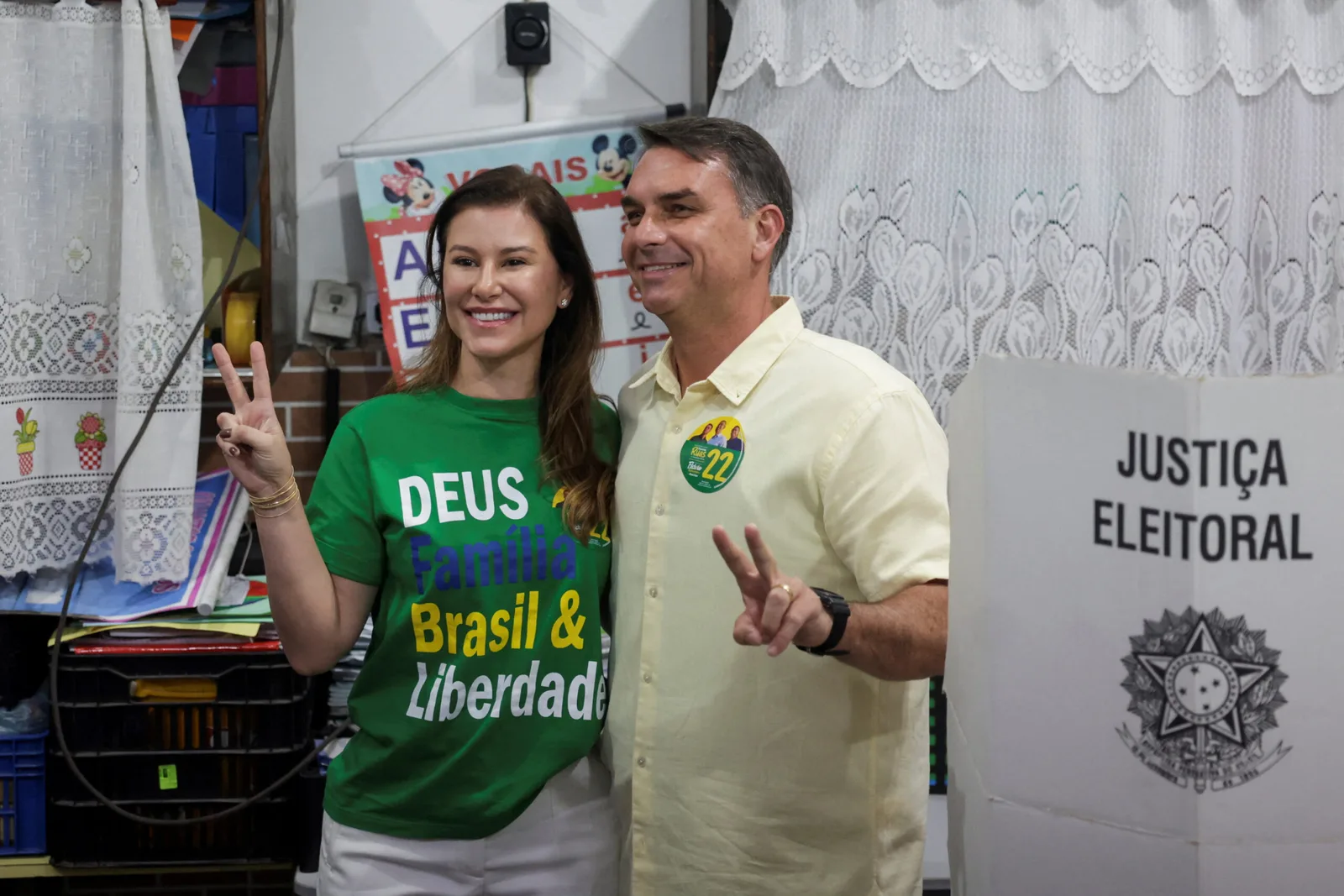 Flávio lidera apuração e provoca revisões sobre eleição presidencial