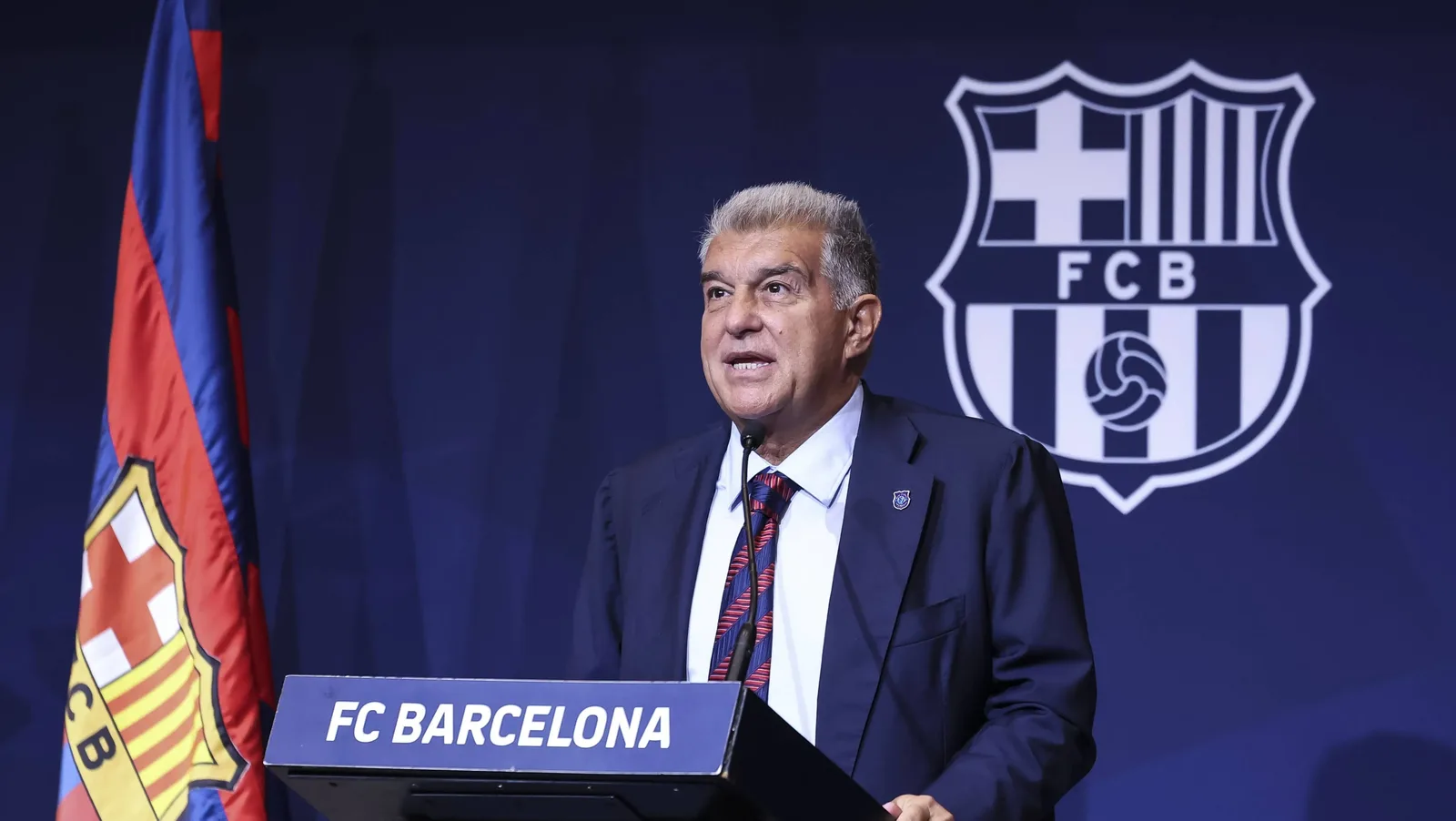 Laporta critica postura do Atlético após tentativa do Barcelona por Julián Alvarez