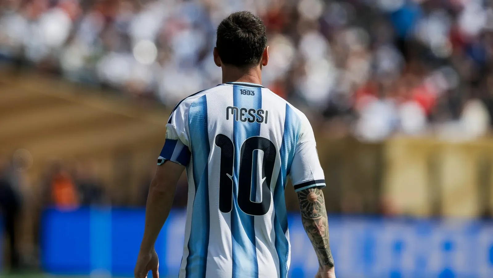 Argentina deixa camisa 10 sem dono até despedida de Messi
