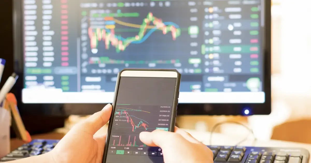 Mercados globais caem com petróleo mais caro e expectativa sobre o Fed