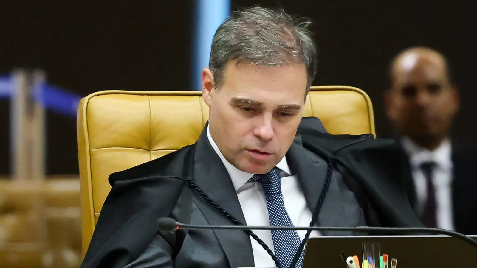 Governo prepara reação à decisão de Mendonça contra comando da PF