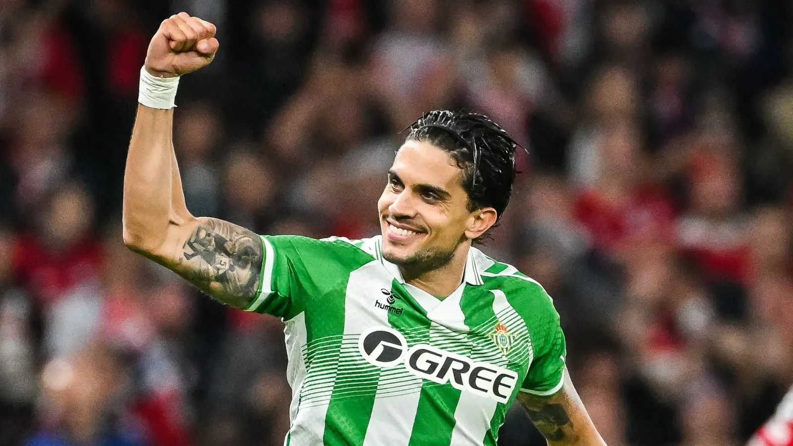 Parrott decide virada do Betis sobre o Lille na estreia pela Champions