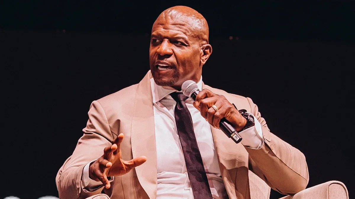 Terry Crews destaca inteligência emocional como diferencial para criadores