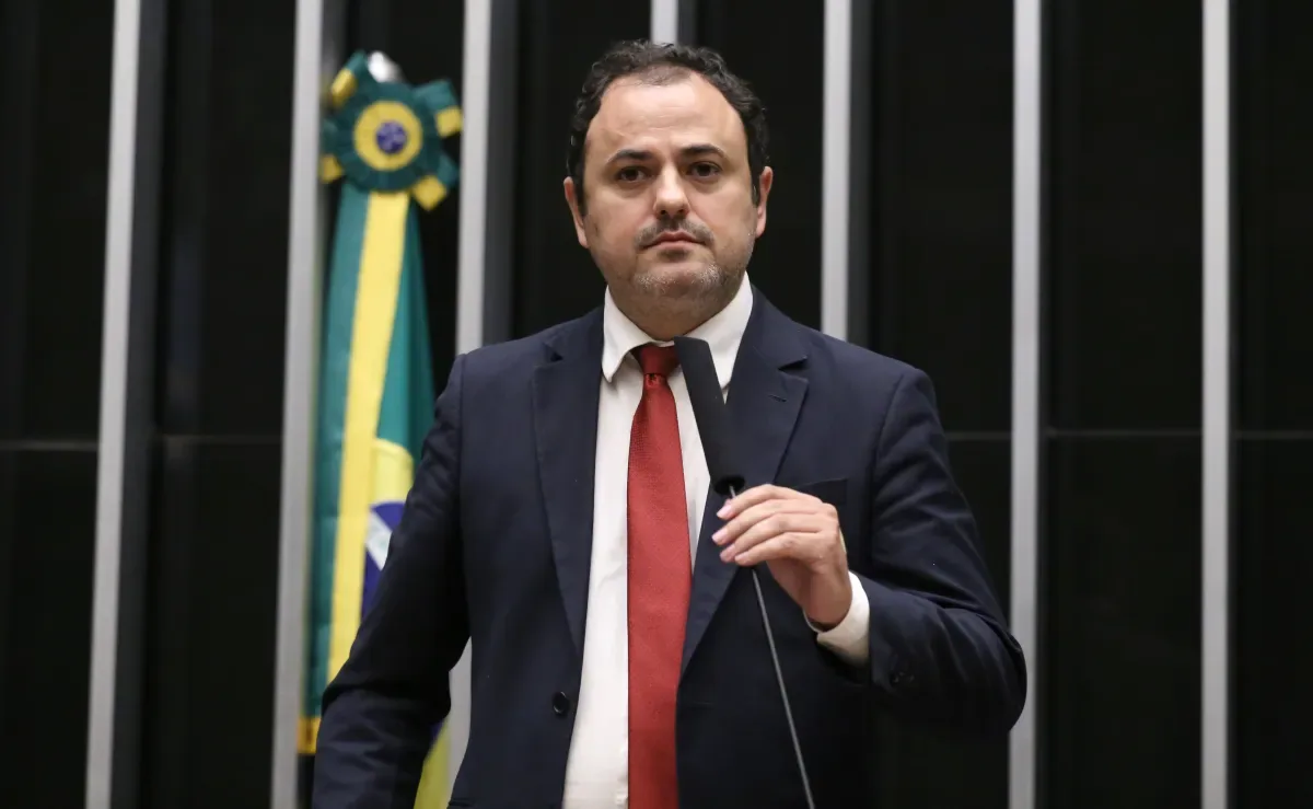 Glauber Braga cobra controle sobre decisão de André Mendonça no STF
