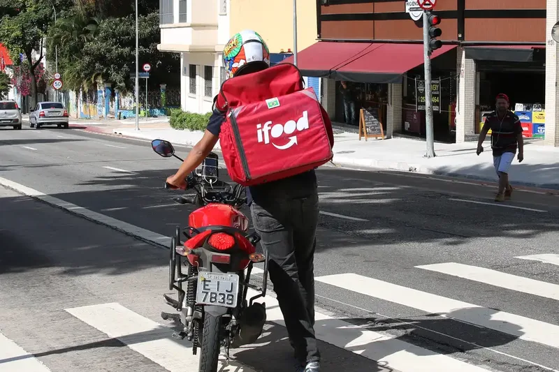Contrato de entregas leva TST a responsabilizar iFood por débitos trabalhistas