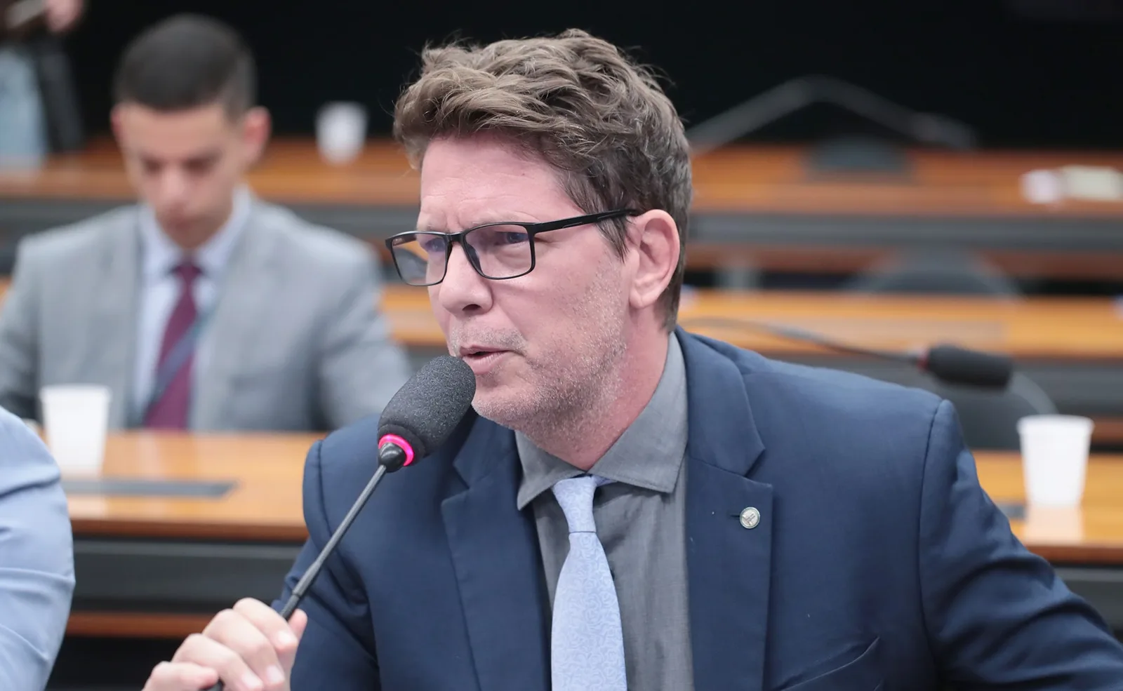 Dino vê possível estrutura criminosa em investigação sobre filme de Bolsonaro