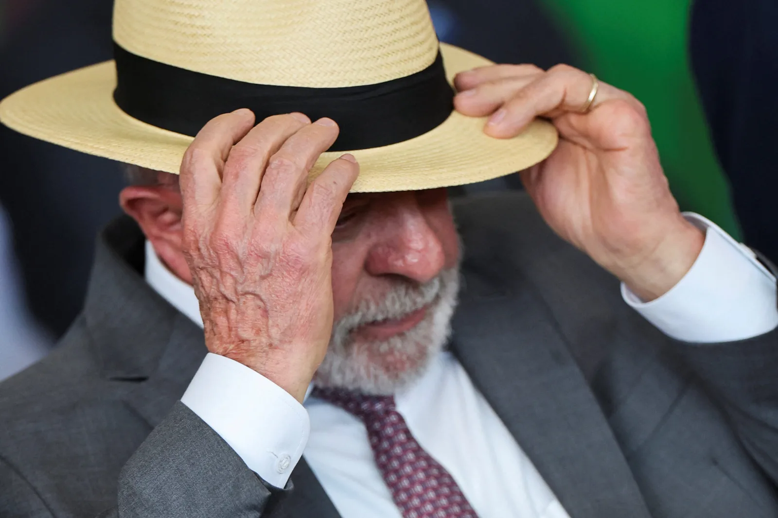 Lula defende equilíbrio fiscal e regras nacionais para terras raras
