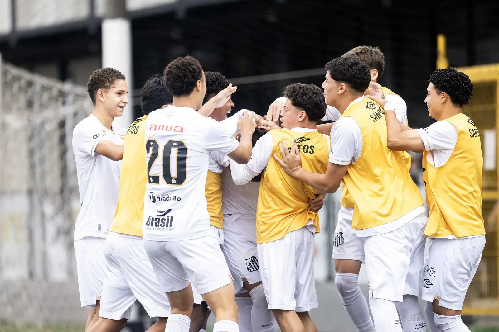 Santos goleia Fortaleza por 7 a 0 e assume lugar no G8 do Sub-17