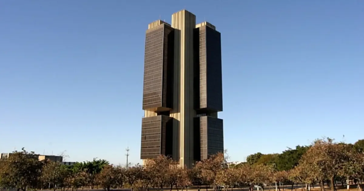 Focus reduz previsão de inflação e eleva projeção do PIB para 2026