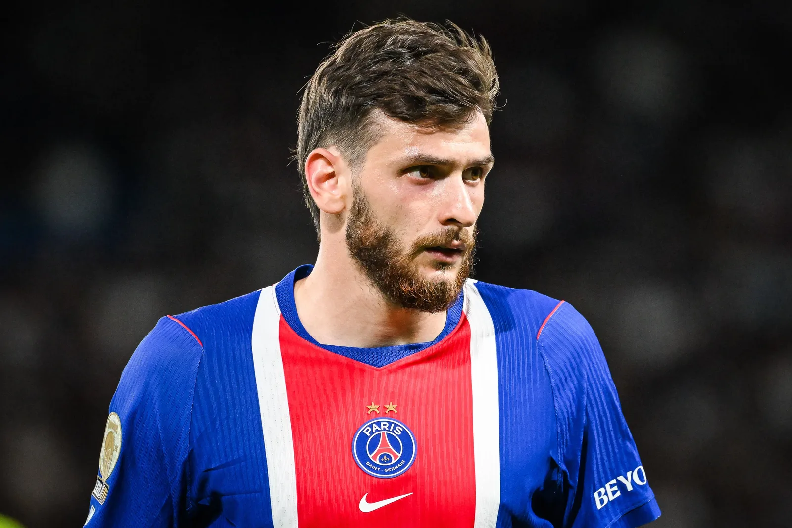 Ruiz ganha destaque no PSG por controlar o ritmo e conectar o ataque