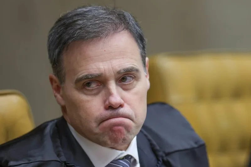 Juristas criticam decisão de Mendonça que afasta diretor-geral da PF
